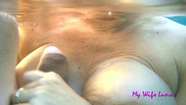 My Wife Luna: Chiavata in spiaggia