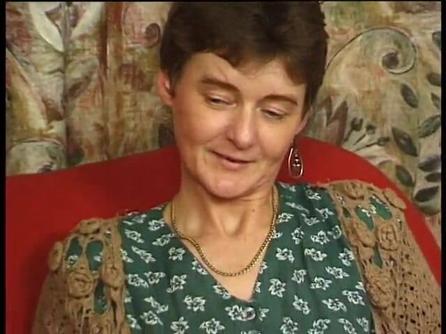 VintageXMovies: Mormor bredvid lovar mig lite pengar om jag knullar henne