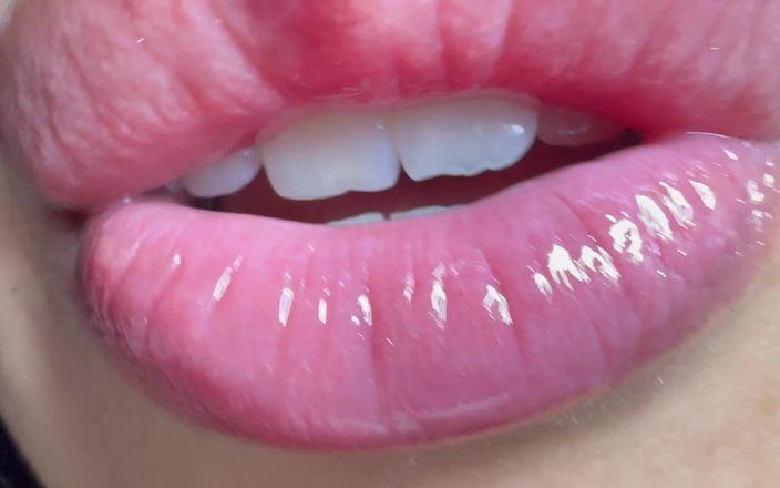 Asmr_mouth: Obryně bere tohoto malého muže do pusy
