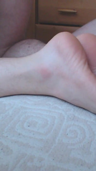Sborra sui piedi di sweet twink (98 9)