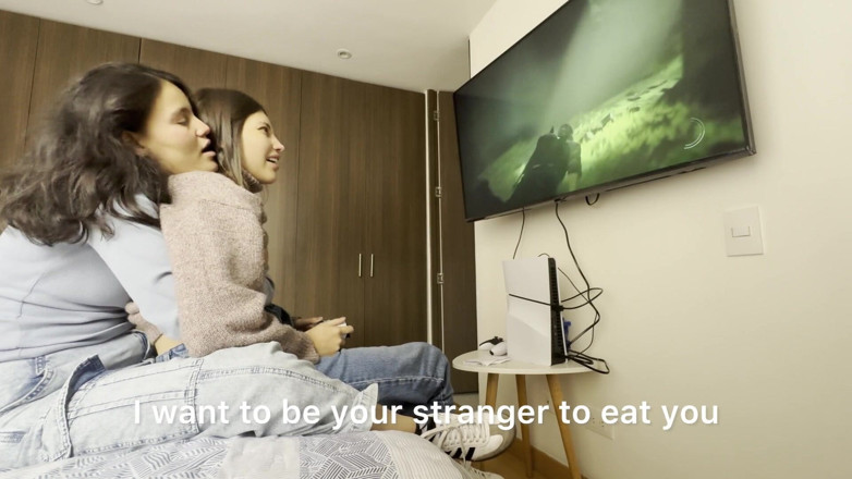 scarlettandc: 섹스로 레즈비코 미엔트라스 Mi Mejor 아미가 Juega Videojuegos