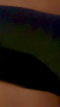 Schwuler latino-twink masturbiert seinen großen schwanz - heißer junge zum orgasmus - santiago cardenas