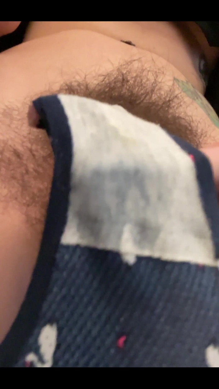 Pearlsage: Pepek berbulu dalam seluar dalam kotor