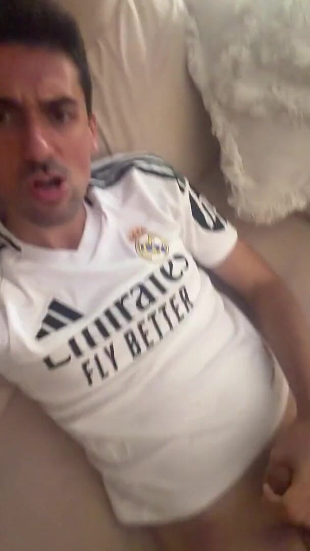 Liam Harding: Hot Daddy Jerks off and Cums Like a Fountain