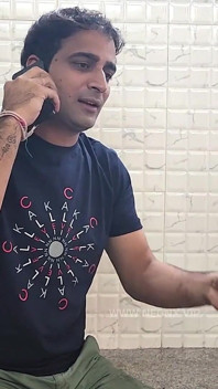O servitoare sexy îl seduce pe proprietarul casei Desi Menajera sex dur