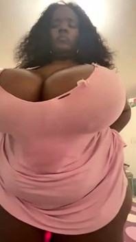 عبادة الثدي الأسود BBW والتعري