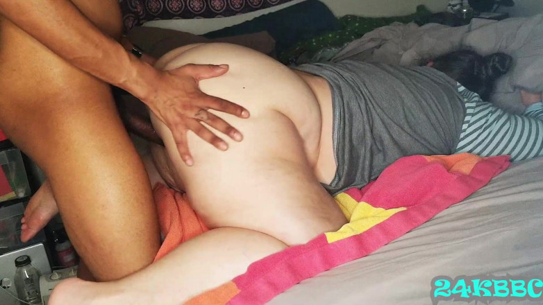 24KBBC: Rijp bbw-poesje spuit hard op mijn jonge pik