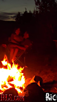 Roztomilá zrzka dělá první zadek do pusy a lesbický zážitek v konkurzovém videu