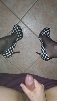 Sissy Slut in Stockings Cums on Heels
