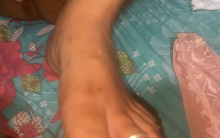 Arabicqueen: Fată care se masturbează mult timp, nimeni acasă în timp ce...