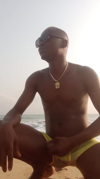 Chodzenie z moim wielkim tyłem kutasem wanking na plaży w C kotonu Alone