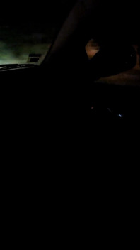 Novia con tacones folla extraño en coche al aire libre