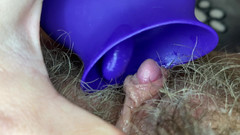 Cuteblonde666: Extrémní detailní záběr na velký klitoris a lízání hračky orgasmus...