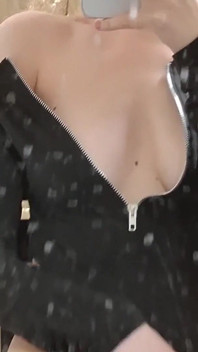 Bà chủ Elza Kom