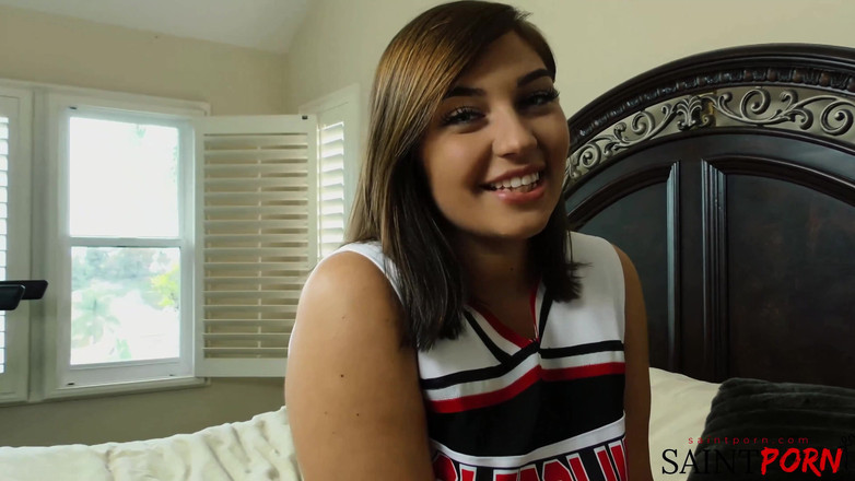 SaintPorn: Vivian向Mike展示她的欢呼例行公事