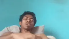 Sınıf arkadaşımı aradıktan sonra mastürbasyon yapıyor