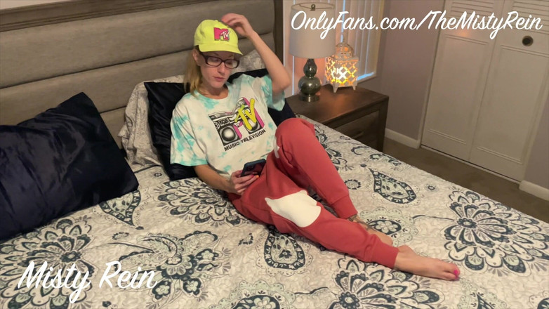 Themistyrein: La ragazza degli anni '90 joi