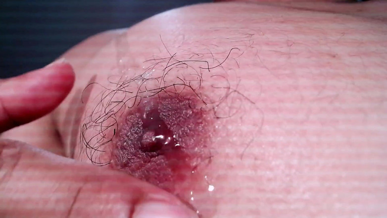 Tommhot: Chơi với núm vú của tôi- núm vú nóng bỏng