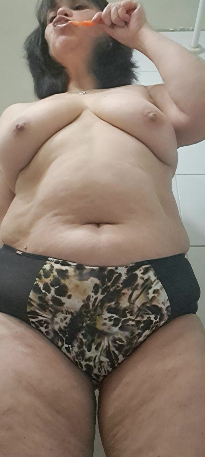 Mommy big hairy pussy: Hledám prsty, které si strčím do vlhké vagíny