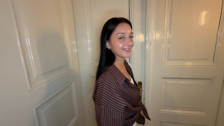 Martin Spell: O fată turistă a fost futută într-un pădure. Sex în aer liber...