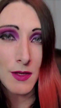 Stylowa trans dziewczyna sprawia, że jesz spermę