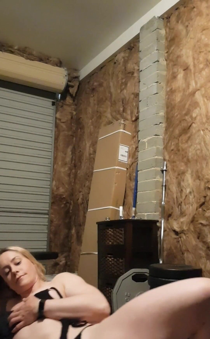 Michellexm: Striptease în My Home Gym, incepand de la Haine de sala...