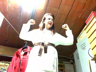 Nicoletta Fetish: Twoja włoska gigantka uprawia karate w piwnicy i miażdży cię...