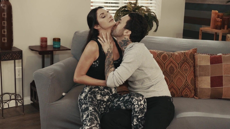 Sweet Sinner: Dívky od vedle scéna 2 dívky potřebují péro