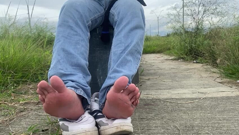 Mr Feet Colombia: Chystáte se na masáž, lízání a očichání mých nohou, dokud...