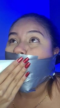 Bağlı ve ağzı tıkalı latin masajı: Claudia'nın külotlu ecstasy!