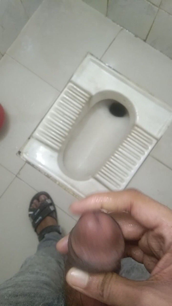 Viral_tiktokar: Ofis tuvaletine gittim ve kendimi dövdüm