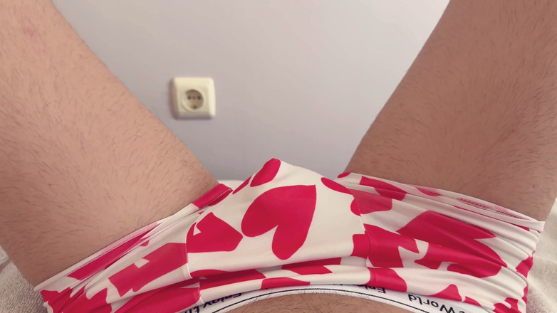 MartyBrady: Chico twink dispara una fuente de amor caliente