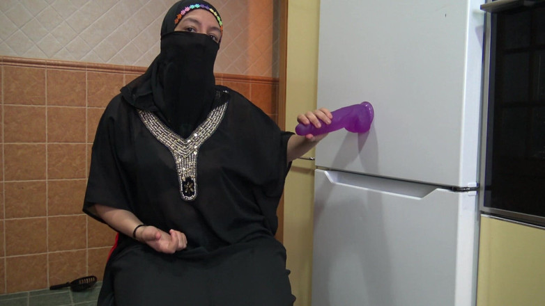 Souzan Halabi: サウジアラビアの寝取られ妻は大きなペニスを望んでいます