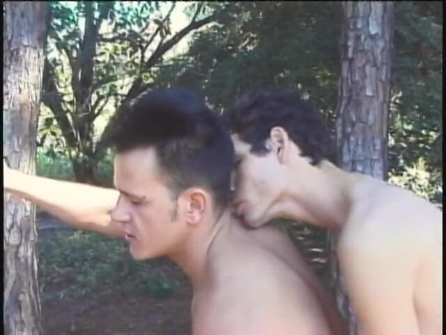 Bad Boyz: Gay follando en el bosque