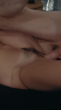 Большой шаловливой студентки Mira Luv под стражей