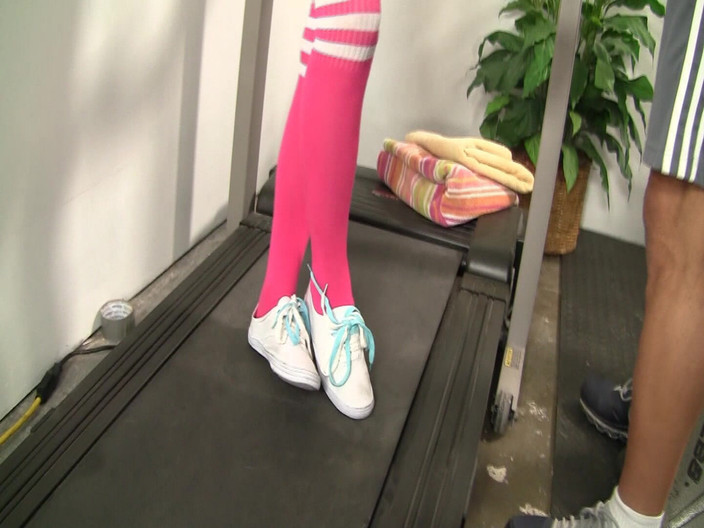 EroticEntertainment.Club: Bionda e bruna cavalcano un cazzo enorme