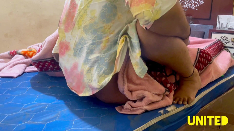 UnitedCourse31: Parte -1 Bhabhi è venuto nella stanza, mi sveglia e ha iniziato...