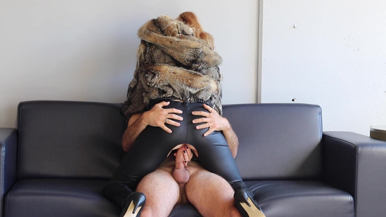 Ruda Cat: Fuck me rough in torn leather leggings and fur coat