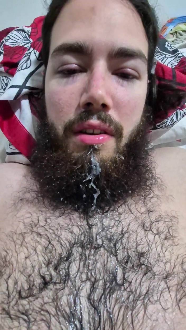 Pikaa6: 내 가슴에서 나오는 우유가 이웃집 수염에 묻어 있어