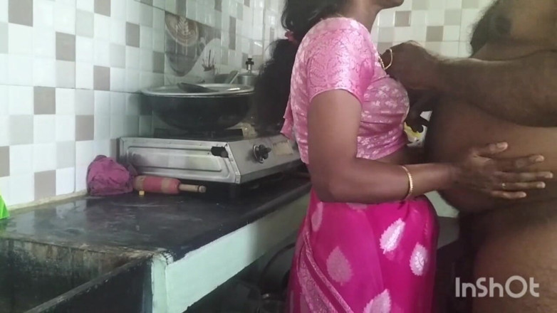 Funny couple porn studio: tamil kichan men baithakar chudaee