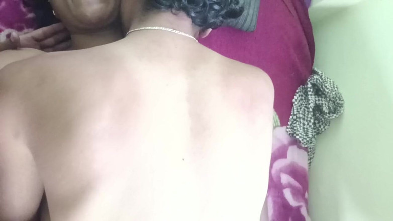 Aliases: Deshi Bhabhi s velkým zadkem šuká s manželem