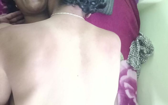 Aliases: Une bhabhi desi à gros cul baise avec son mari