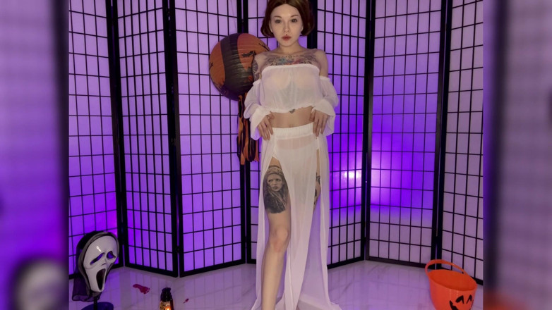Karneli Bandi: Princess Leia Stripteasing and Fingering Both Holes for You