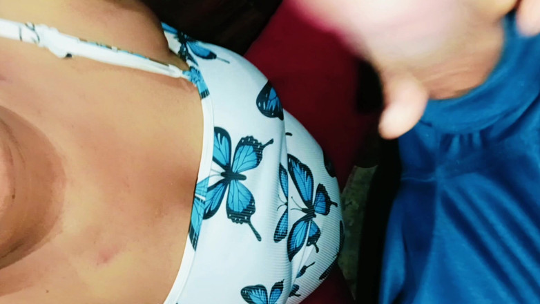 Sexy_girl_nehu: Indická bhabhi saje nevlastního bratra v právu velký péro, dokud...