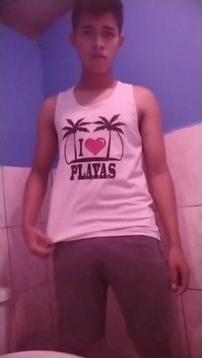 Chicos Virales: Horny teen boy in he bathed