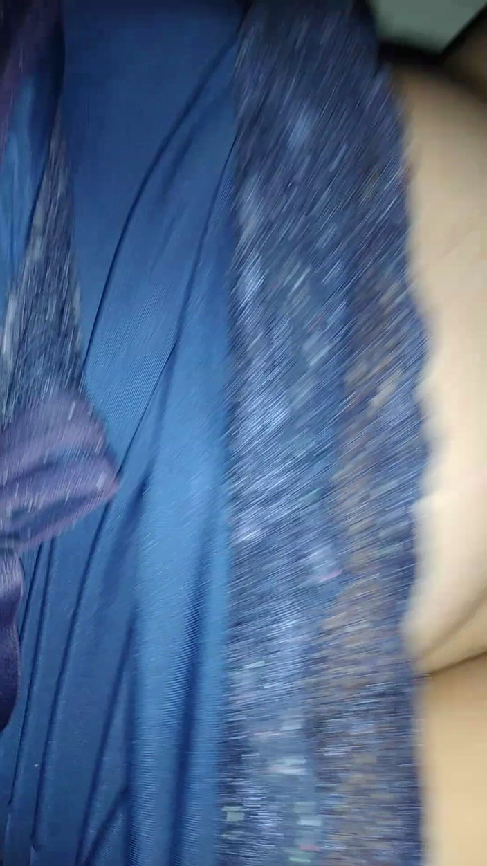 RealLoveX1: बड़े स्तनों वाली Piranha लकड़ी पर सवारी कर रही है!