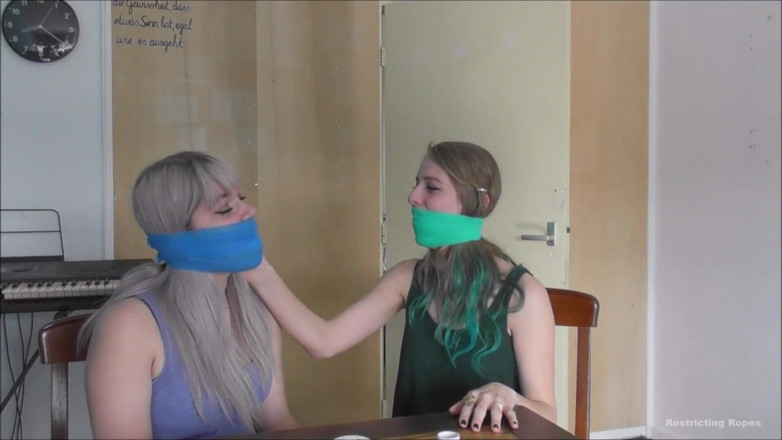 Restricting Ropes: Luna Grey e Violet Haze - festa da engasga hd