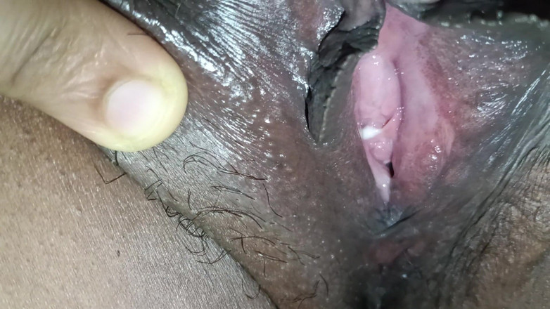 Muruga: Tante seksi india lagi asik pamer toket dan memek aduhainya!