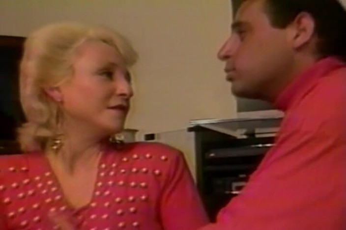 Videos Francaises: Une Française suceuse de bites se fait baiser par une...