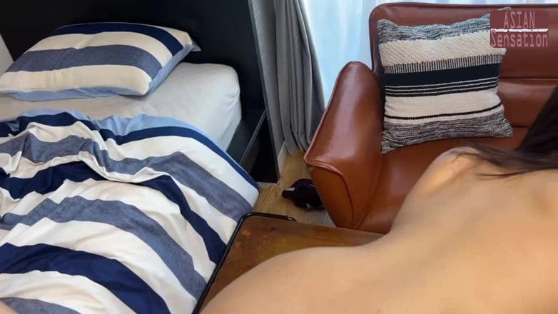 Juicy Bounce JAV Club: Why Are You Getting an Older Woman Excited? - Wild 12-person Group...